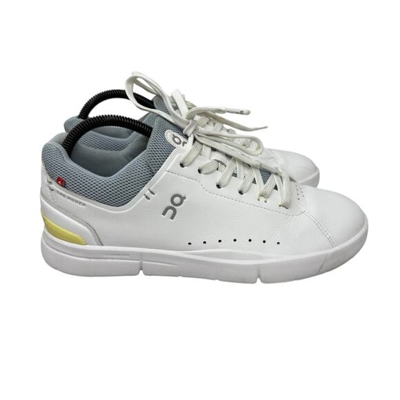 On Running Shoes - On Running  THE ROGER Advantage Women’s Sz 8.5 White and Gray Athletic Shoes